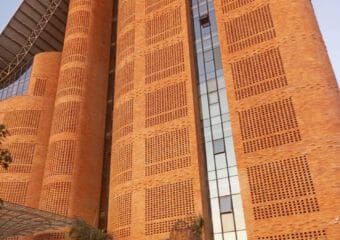 Maison en brique de terre