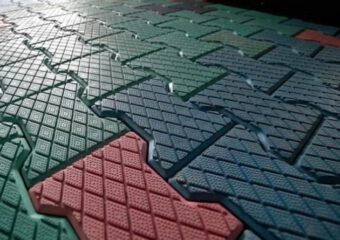 Pavés à base des déchets plastiques recyclés